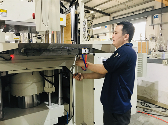 標(biāo)準(zhǔn)注塑機(jī)