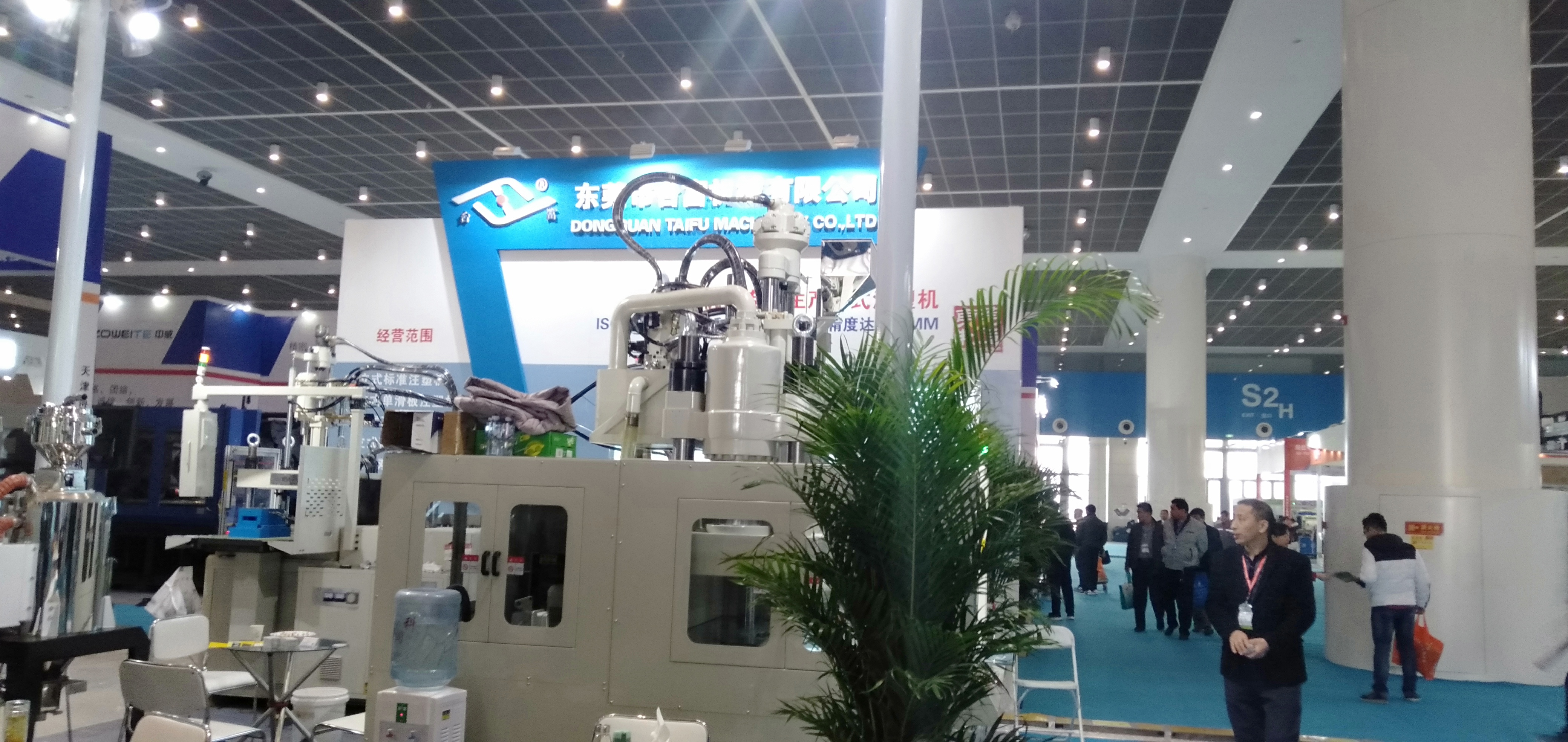 立式圓盤注塑機